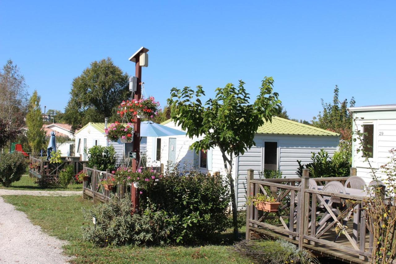 Camping Du Pontis Verteillac Экстерьер фото