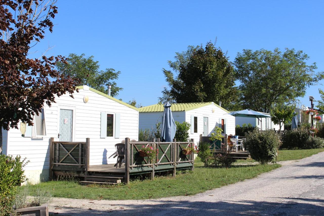 Camping Du Pontis Verteillac Экстерьер фото