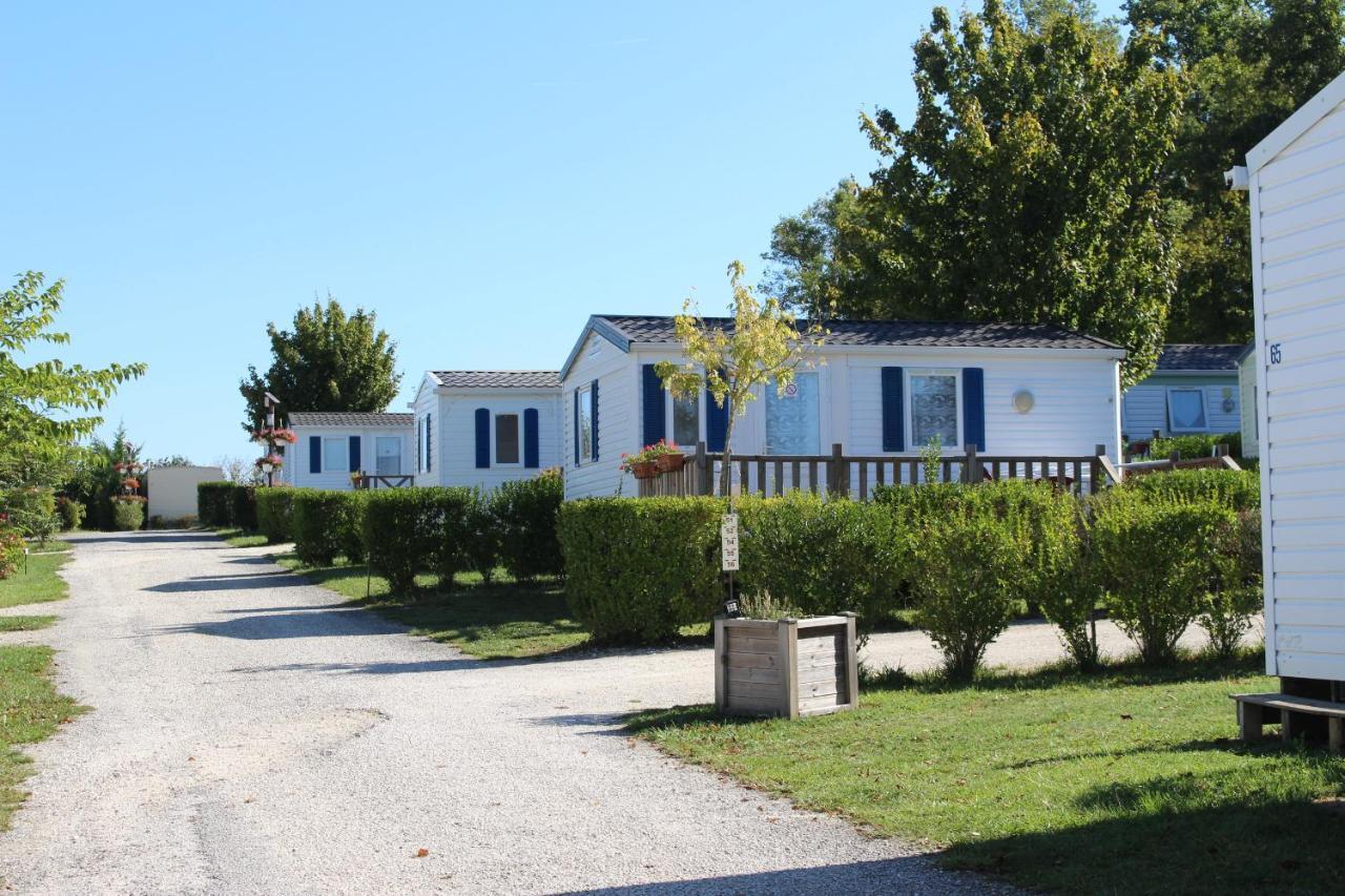 Camping Du Pontis Verteillac Экстерьер фото
